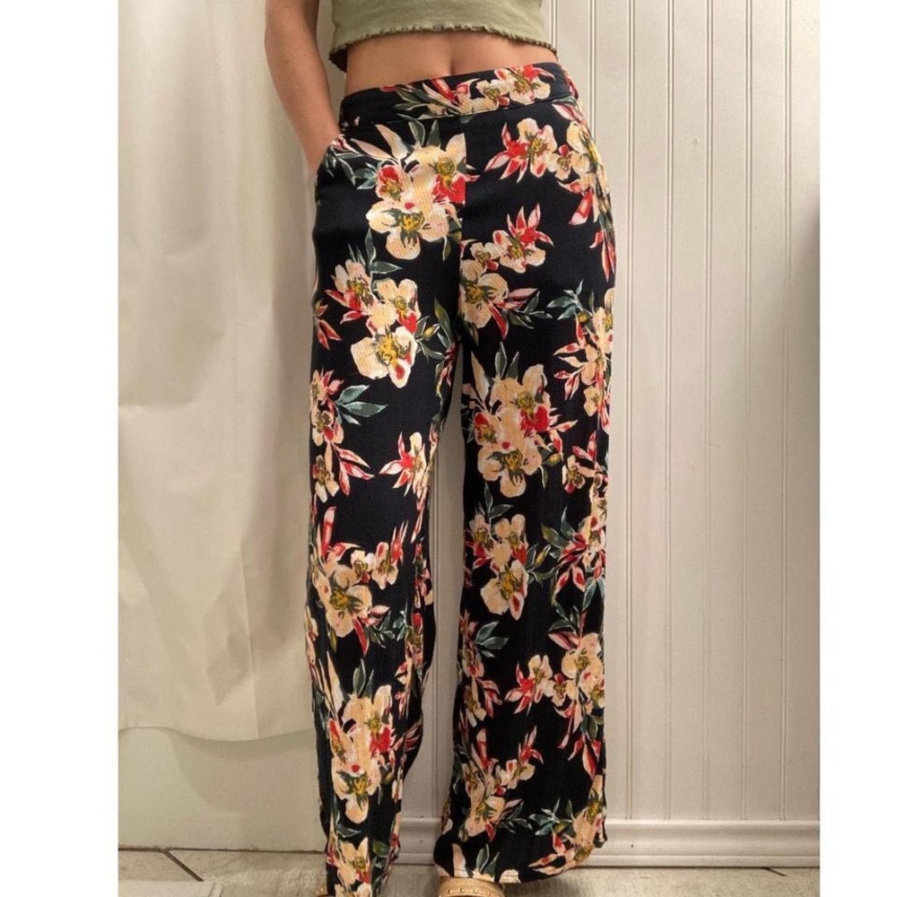 Roxy floral beachy wide leg pants Hawaiian style
